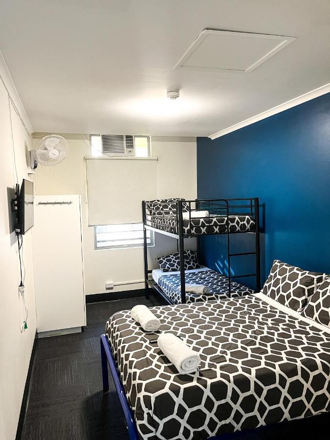 Mom Hostel *